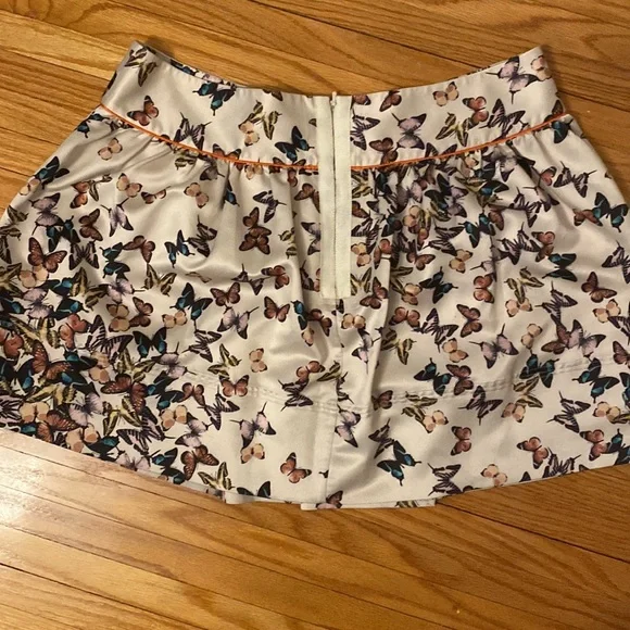 ❤️💙HOST PICK💙❤️ Ted Baker mini skirt - Ivory with butterflies. US 12 / TB4. - Picture 6 of 9